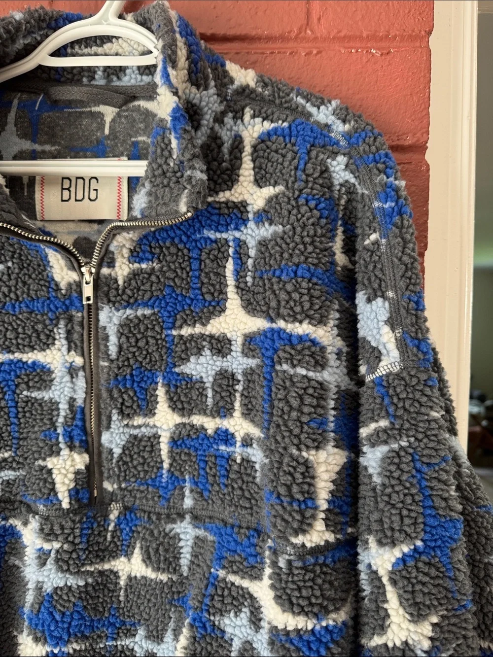 BDG Urban Outfitters Men’s Gray Blue & White Star Sherpa Half-Zip Pullover Large